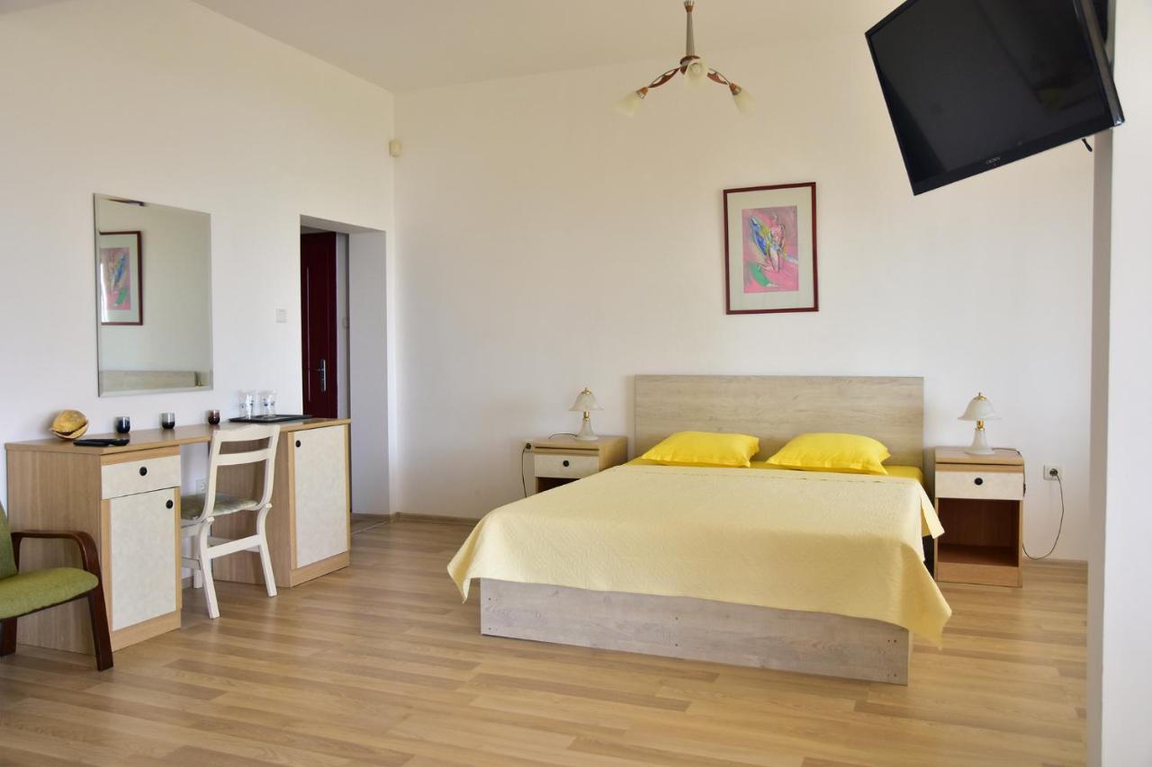 Guest Rooms Sea View Balchik Bagian luar foto