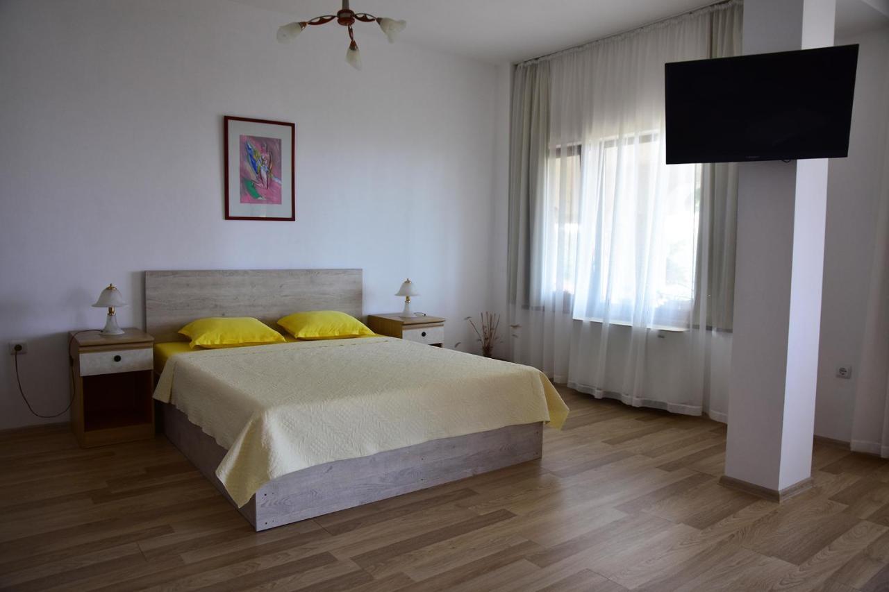 Guest Rooms Sea View Balchik Bagian luar foto