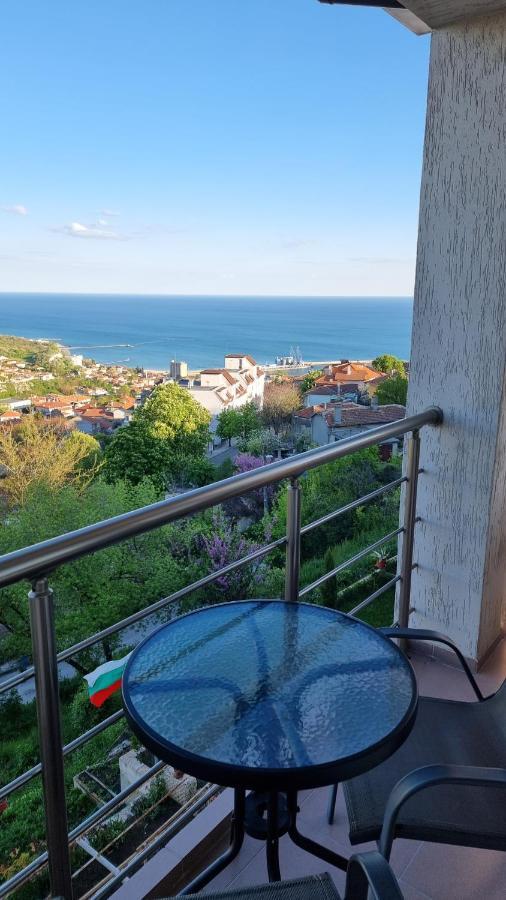 Guest Rooms Sea View Balchik Bagian luar foto
