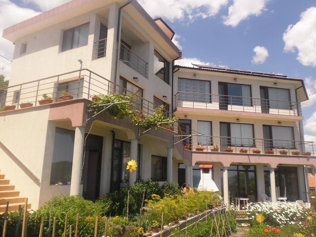 Guest Rooms Sea View Balchik Bagian luar foto