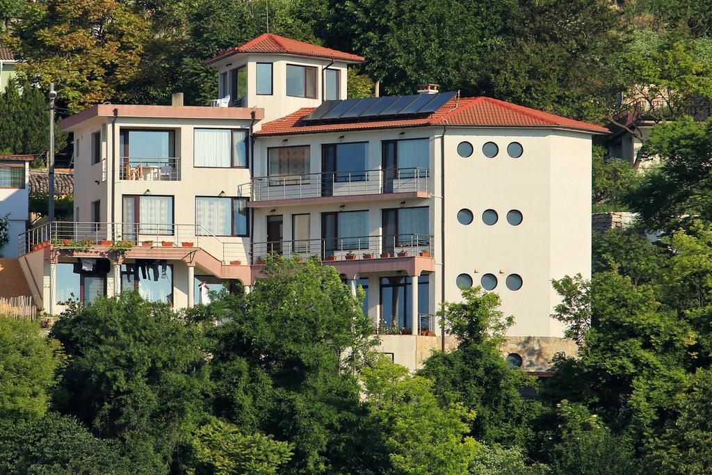 Guest Rooms Sea View Balchik Bagian luar foto