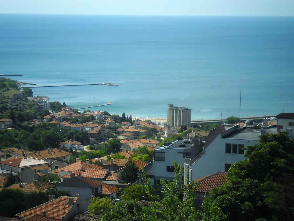 Guest Rooms Sea View Balchik Bagian luar foto