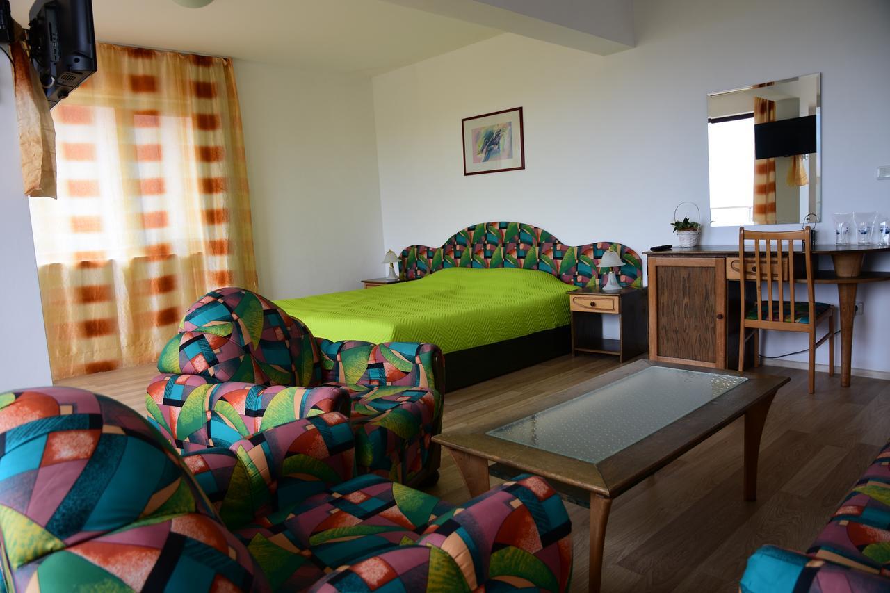 Guest Rooms Sea View Balchik Bagian luar foto
