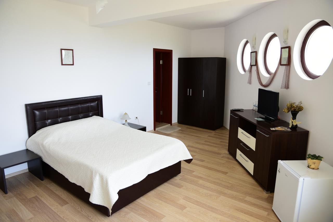 Guest Rooms Sea View Balchik Bagian luar foto