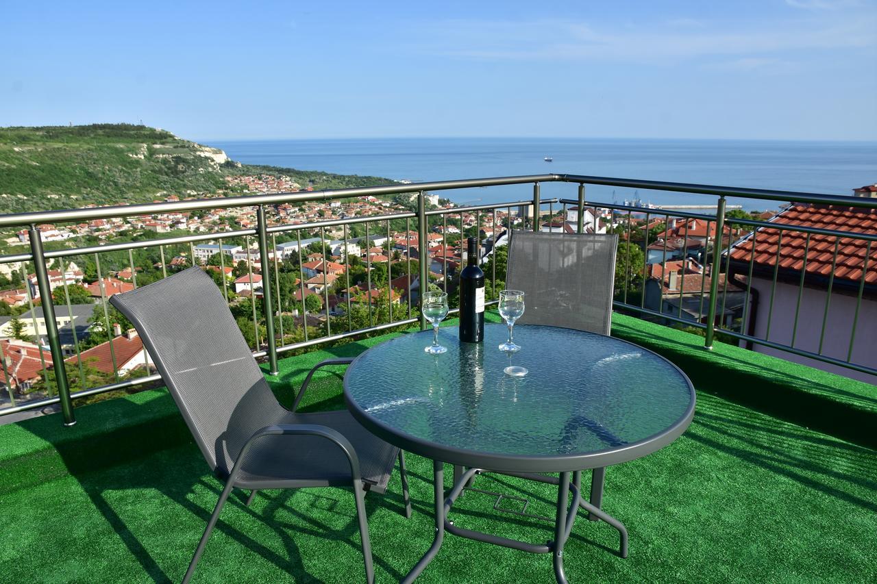 Guest Rooms Sea View Balchik Bagian luar foto
