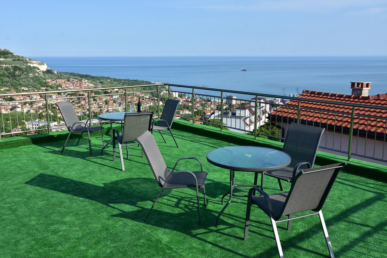 Guest Rooms Sea View Balchik Bagian luar foto
